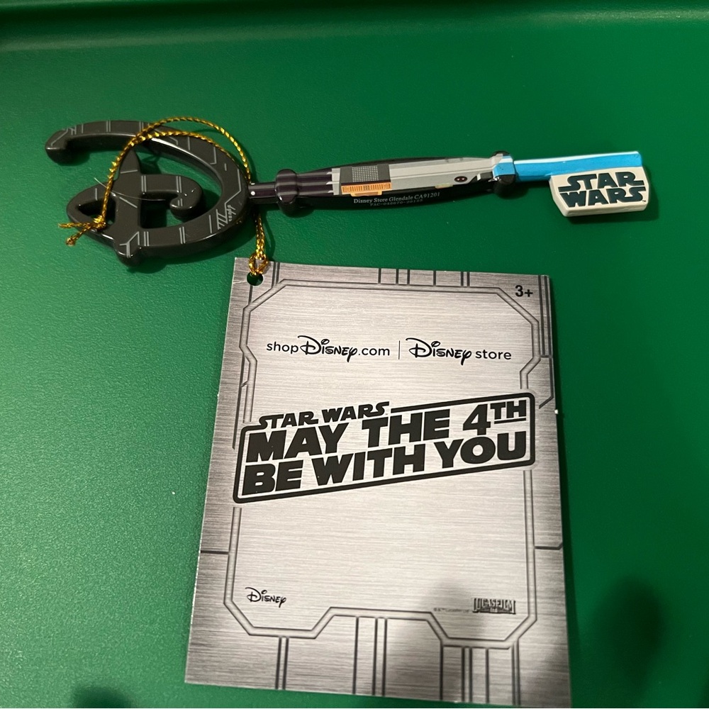 Star Wars Lightsaber Collectible Key